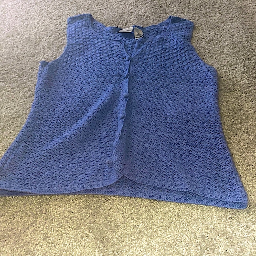 Major sale $24 was $33 Claiborne vintage crochet light blue vest size M - Picture 2 of 8